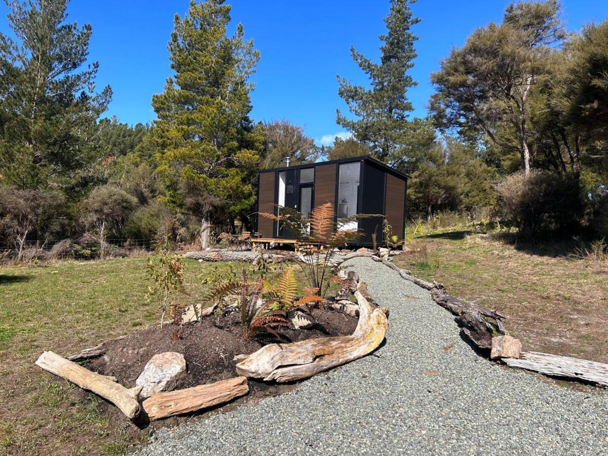 Вилла Ruru Tiny House By Tiny Away Rangihaeata Экстерьер фото